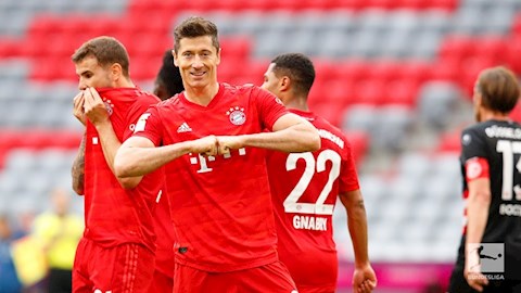 Lewandowski tiếp tục khiến tất cả phải ngả mũ thán phục