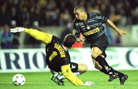 Chung kết UEFA Cup 1998 - Inter Milan vs Lazio: Cuộc chiến vì danh dự và màn trình diễn rực sáng của Ronaldo (P2)