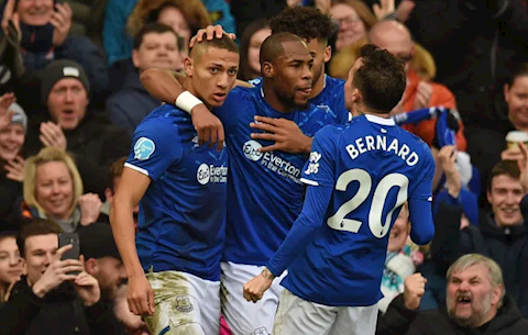 Xúc động với hành động của các cầu thủ Everton mùa dịch Covid-19