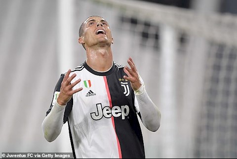Ronaldo bo lo 11m ngay dau tran
