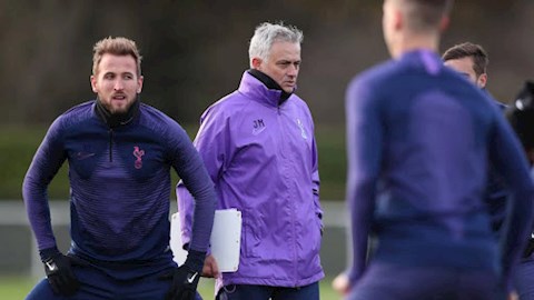 Khó khăn liên tiếp bủa vây Tottenham, Mourinho toang thật rồi