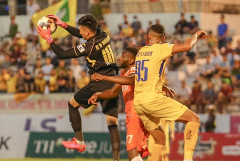 SLNA: Sống trên hơi thở hàng phòng ngự