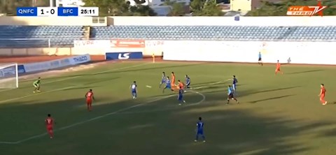 Tiến Linh ‘nã đại bác’ đẳng cấp gỡ hòa 1-1 Bình Dương ở trận gặp Quảng Nam