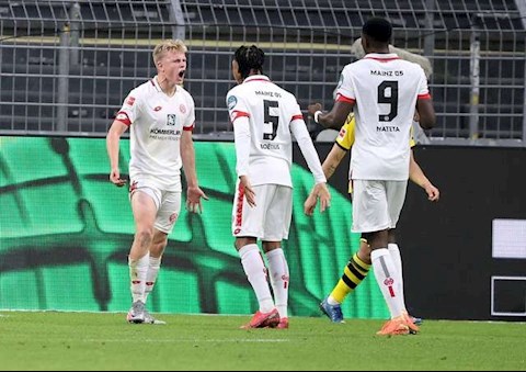 Dortmund 0-2 Mainz Hùm xám vô địch sớm, Dortmund chán nản thua sốc hình ảnh 2