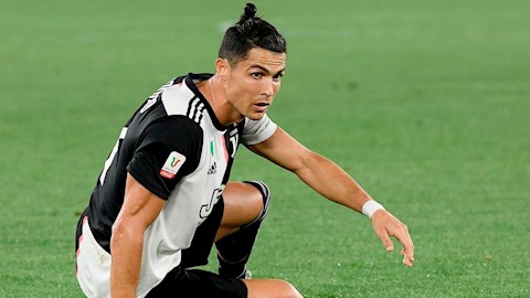 Thua đau Napoli, Cristiano Ronaldo mất luôn thành tích siêu phàm hình ảnh