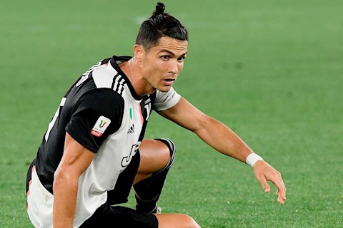 HLV Sarri chỉ trích tiền đạo Ronaldo, chị gái CR7 đáp trả mạnh mẽ hình ảnh