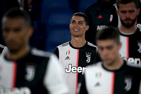 Vì sao tiền đạo Cristiano Ronaldo không đá 11m trước Napoli hình ảnh