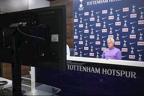 CỰC GẮT: Harry Kane bị chỉ trích, Mourinho khoe loạt học trò toàn huyền thoại