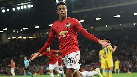 Mason Greenwood biến Lindelof thành gã hề trước khi lập siêu phẩm