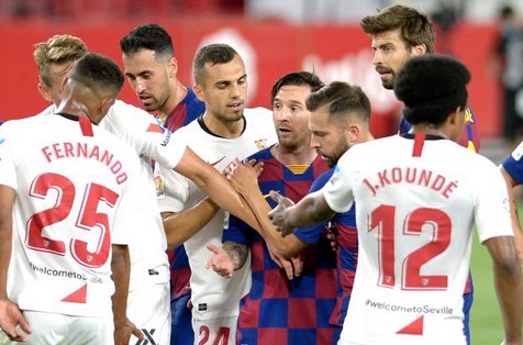 Messi thoát thẻ đỏ sau pha hóa côn đồ trước Sevilla