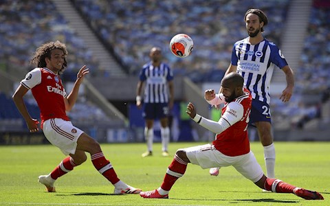Rio Ferdinand chỉ ra cầu thủ tệ nhất của Arsenal trước Brighton?