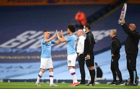 Man City thang Burnley Leroy Sane va Foden