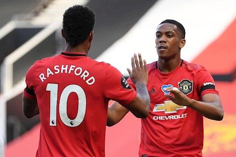 Bo doi Rashford vs Martial toa sang da bai Sheffield