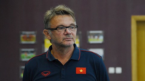 HLV Philippe Troussier theo dõi tới 600 cầu thủ trẻ cho U19 Việt Nam