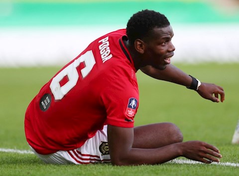 Pogba bị đồng đội hủy diệt trên sân tập