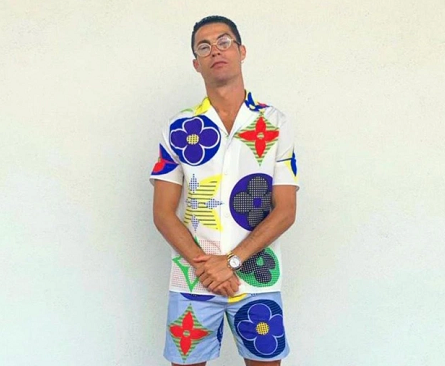 Cristiano Ronaldo xuất hiện với hình ảnh vô cùng lạ mắt