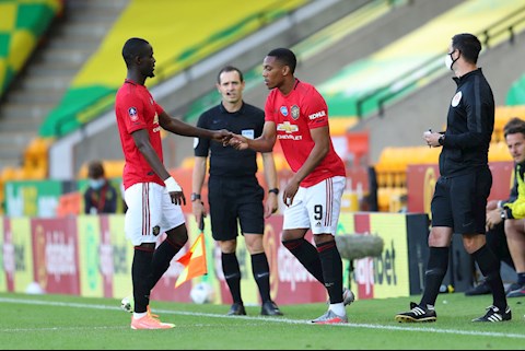 Solskjaer LẠI đi vào lịch sử với sở thích thay người quái dị