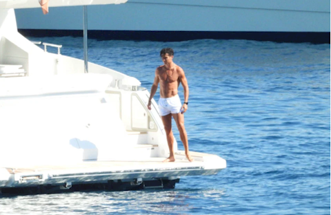 Tiền đạo Cristiano Ronaldo thuê du thuyền để thư giãn hình ảnh