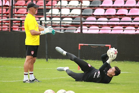 Đặng Văn Lâm tập luyện trở lại cùng đồng đội sau thời gian dài nghỉ dịch