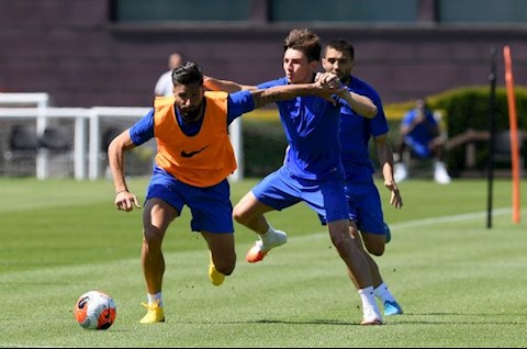 Olivier Giroud phẫn nộ với kiểu tập luyện mùa Covid-19