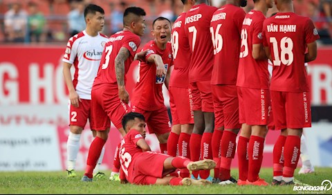 Cầu thủ Hải Phòng dựng hàng rào ngăn đá phạt siêu dị, đến Messi cũng phải khóc thét hình ảnh 2