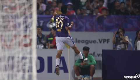 VIDEO: Cơn lốc Văn Quyết xé tung mành lưới HAGL