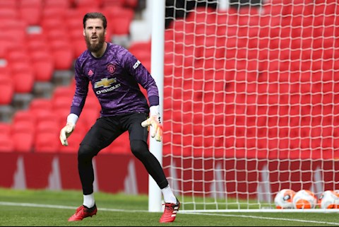 Fan MU phát khóc vì tóc tai của De Gea