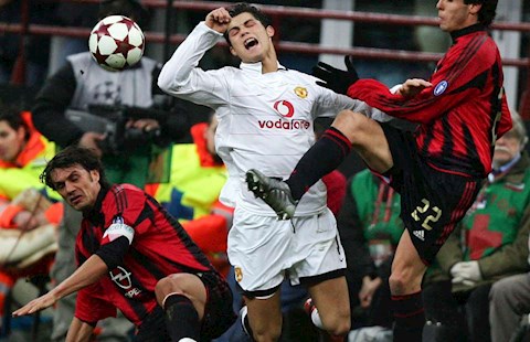 VIDEO Khoảnh khắc Cristiano Ronaldo - MU đối đầu với dàn hảo thủ của AC Milan hình ảnh 2