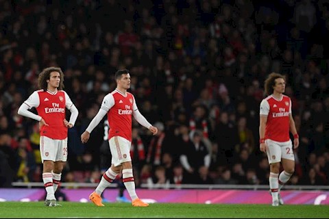 Huyền thoại Arsenal nghi ngờ trình độ của nhân vật gây tranh cãi nhất CLB