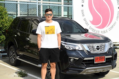 Không ra sân thi đấu, Văn Lâm vẫn nhận phần thưởng ‘xịn xò’ từ nhà tài trợ