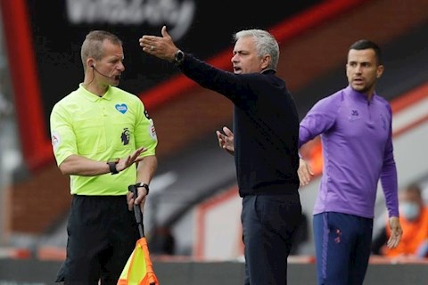 Mourinho lại nổi điên vì VAR