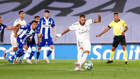 Real Madrid mo ty so tren cham 11m va do Ramos vang mat nen Benzema la nguoi thuc hien