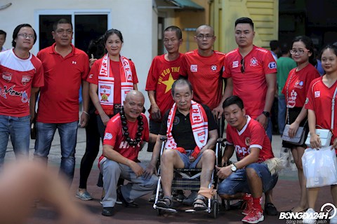 Xúc động khi CĐV Viettel và Hải Phòng tri ân vị HLV lão làng của bóng đá Việt Nam đến sân sau cơn bạo bệnh hình ảnh 2