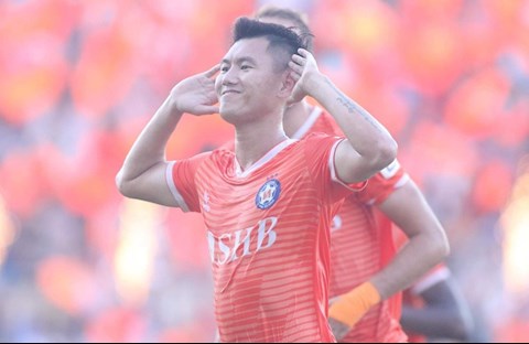 Biến Thành Chung thành gã hề, Phan Văn Long kiến tạo đẳng cấp và cái kết