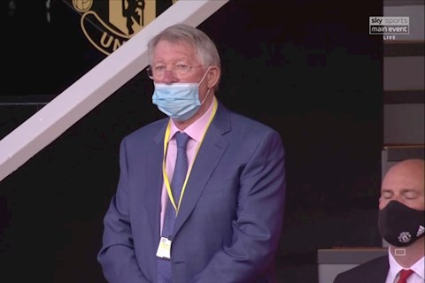 Sir Alex lặng người nhìn Maguire theo kèm… đồng đội