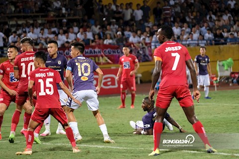 Trên đốt pháo, dưới đốt lưới, Hải Phòng lại thua trong ngày Quang Hải đá chính