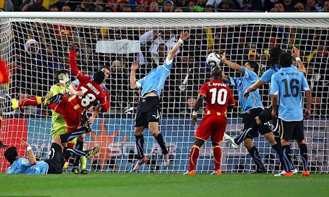 Ngày này năm xưa Luis Suarez giúp Uruguay vào bán kết World Cup hình ảnh