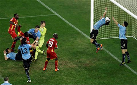 Ngày này năm xưa Luis Suarez giúp Uruguay vào bán kết World Cup hình ảnh