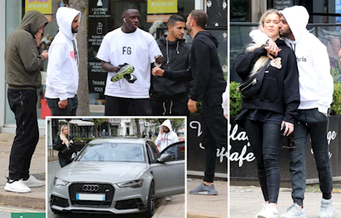 Chia tay vợ, sao Man City tình tứ bên bại gái mới