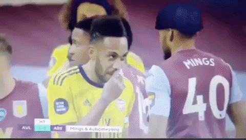 Aubameyang cười cợt với sao Villa trước bàn thua nhấn chìm Arsenal hình ảnh 3