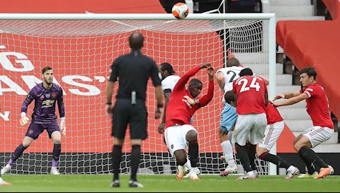 Thiếu dũng khí trên sân, Paul Pogba phải xin lỗi các đồng đội MU hình ảnh