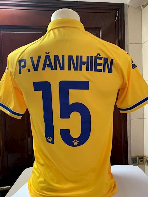 Van Nhien se khoac ao Nam Dinh voi so 15