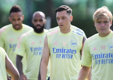 Arsenal đang lãng phí tài năng của tiền vệ Mesut Ozil hình ảnh