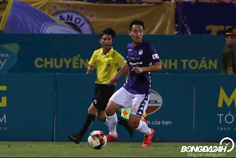 VIDEO: Đỗ Hùng Dũng hụt siêu phẩm khi bóng tìm tới xà ngang HAGL