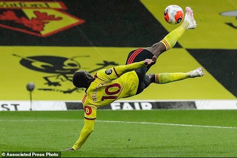 Chiêm ngưỡng siêu phẩm của King Welbeck khiến đồng đội lác mắt