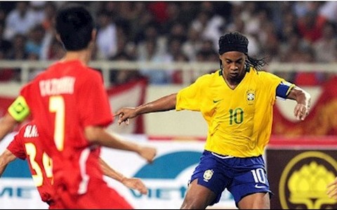 Ngày này năm xưa Bóng đá Việt Nam chạm trán Olympic Brazil của Ronaldinho hình ảnh 2
