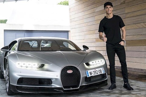 Chưa hài lòng với du thuyền, Ronaldo chi số tiền siêu khủng mua siêu xe hình ảnh 2
