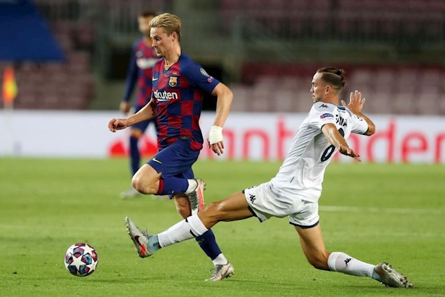 Nguyên nhân “kinh dị” khiến Frenkie De Jong phải băng kín tay