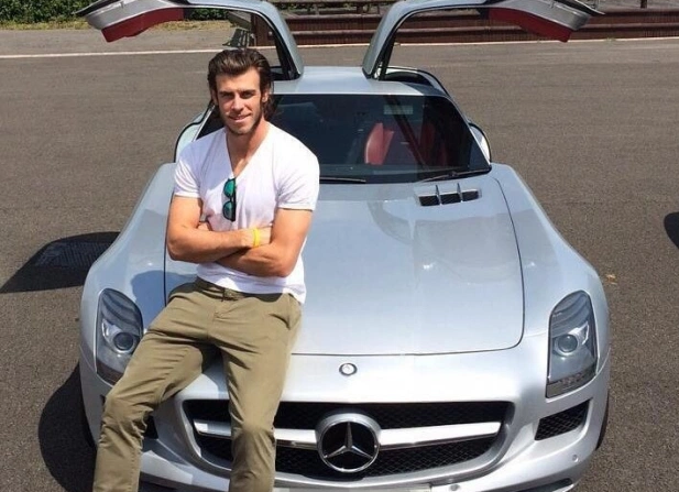 Bale so huu Mercedes SLS AMG tri gia 165.000 bang