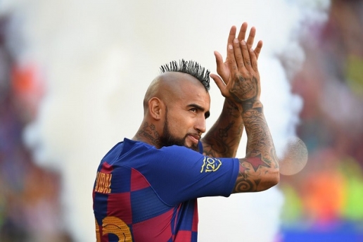 Huyền thoại Bayern đánh giá thấp Barca, Arturo Vidal đáp trả mạnh mẽ